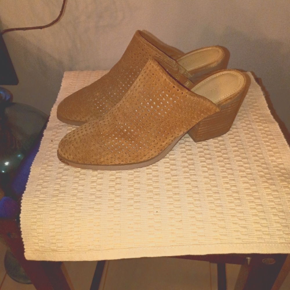 Marc Fisher Tan Perforated Women's Mules Size7M.very Good Condition